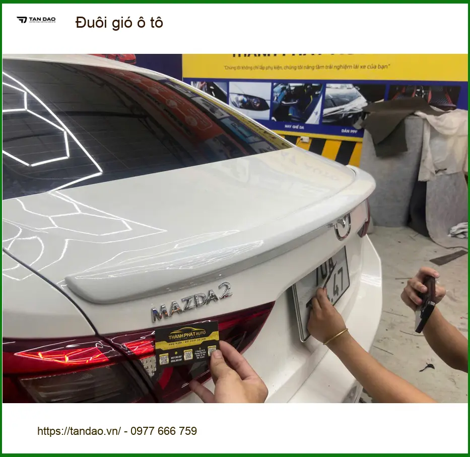 Chị Mai Hương lắp đuôi gió ô tô cho Hyundai Accent Quận 3 tăng vẻ thể thao