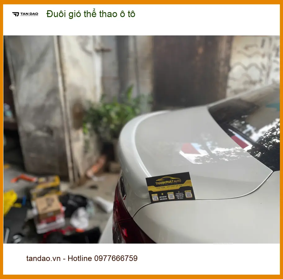 Anh Long lắp đuôi gió thể thao cho Honda Civic tại Thủ Đức tăng vẻ cá tính