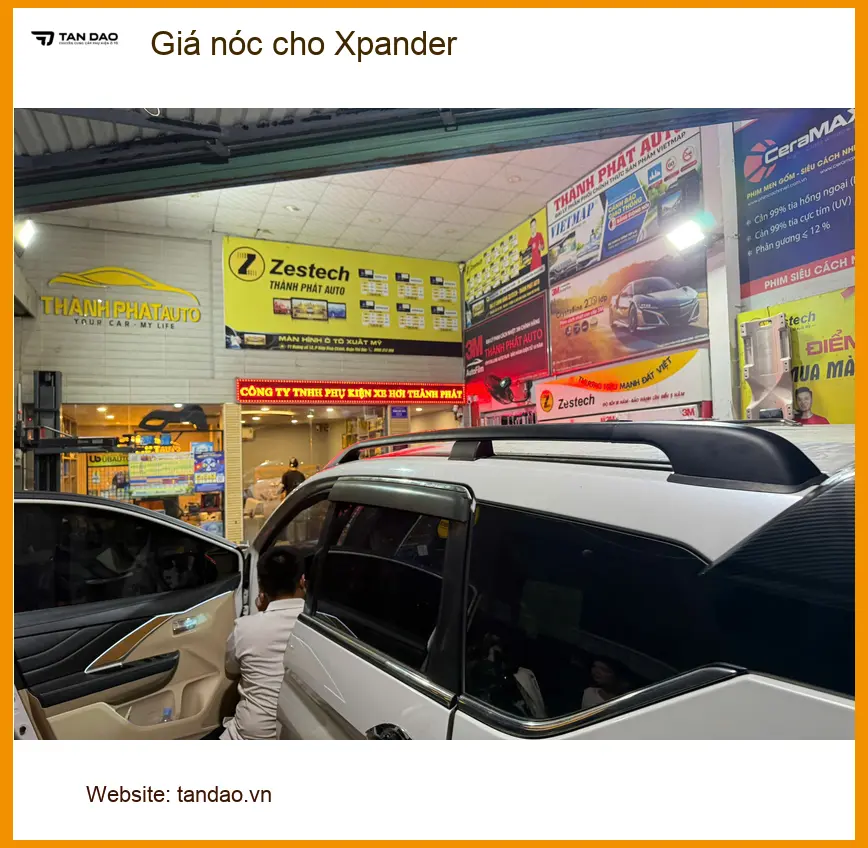 Anh Kiên lắp giá nóc cho Xpander tại Quận 2 để chuẩn bị cho chuyến đi dài ngày