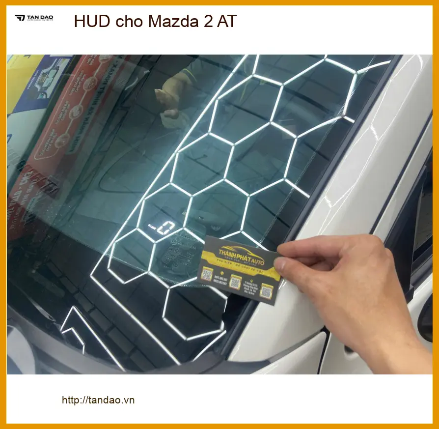 Chú Tấn lắp HUD cho Mazda 2 AT tại Quận Thủ Đức để lái xe an toàn hơn