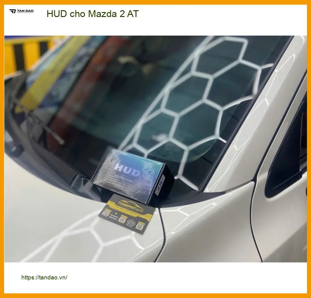 Chú Tấn lắp HUD cho Mazda 2 AT tại Quận Thủ Đức để lái xe an toàn hơn ảnh thực tế 2