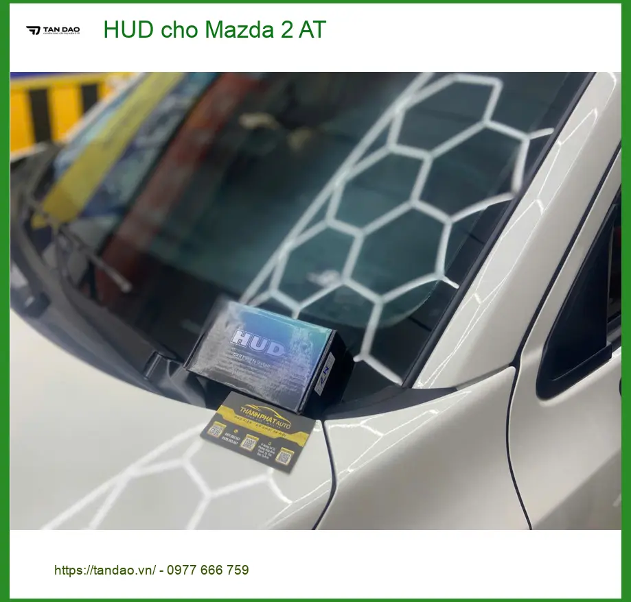 Anh Khánh lắp HUD cho Mazda 2 AT ở Quận 2 để tiện theo dõi tốc độ