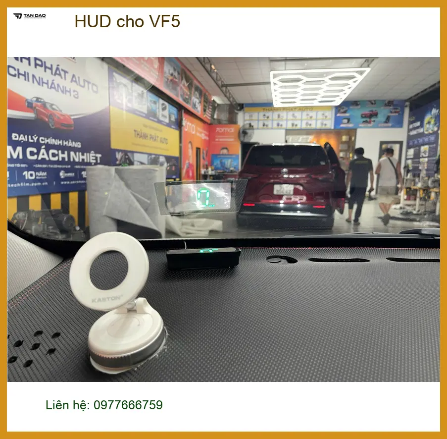 Chị Mai Anh lắp HUD chính hãng cho VinFast VF5 tại Quận Phú Nhuận ảnh thực tế 3