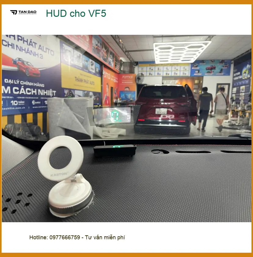 Anh Tấn lắp HUD cho VF5 tại Quận 11 để hiển thị thông tin rõ ràng, tránh mất tập trung ảnh thực tế 3