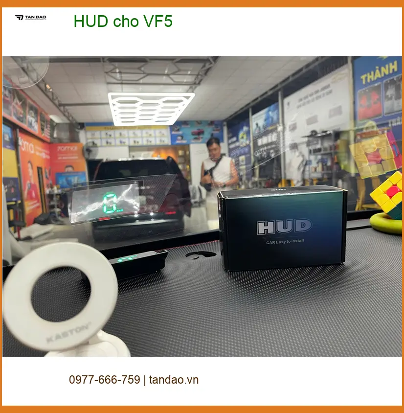 Chị An lắp HUD cho VF5 tại Quận Tân Phú để lái xe an toàn hơn ảnh thực tế 2