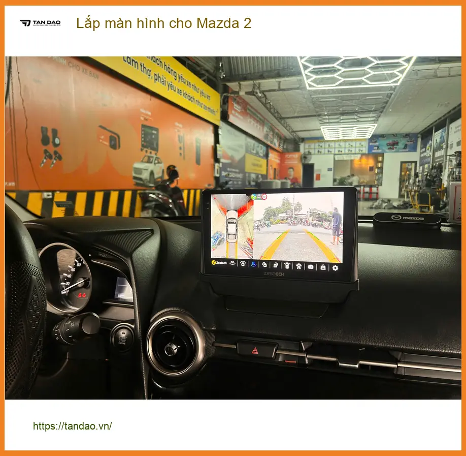 Chị Thảo lắp màn hình cho Mazda 2 tại Quận 7 để tiện dẫn đường và giải trí trên xe ảnh thực tế 2