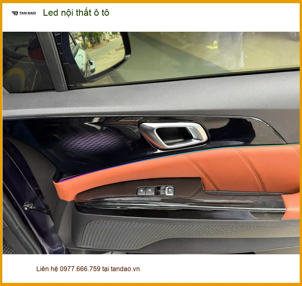 Chị Yến lắp Led nội thất ô tô cho Hyundai Accent ở Quận 12 để xe thêm lung linh ảnh thực tế 4
