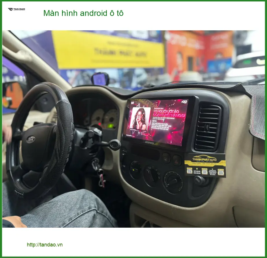 Anh Tú nâng cấp màn hình Android cho Toyota Camry tại Quận 11