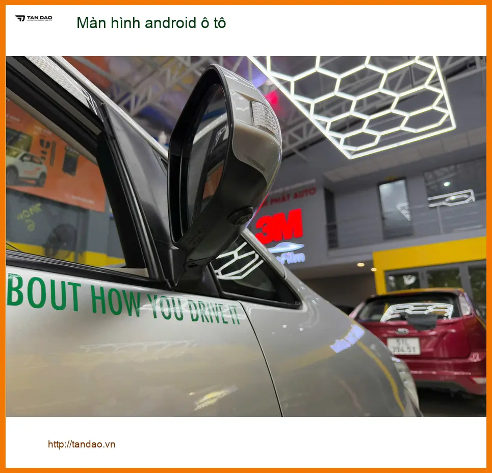 Chú Thanh lắp màn hình android ô tô cho Corolla Cross tại Quận 10