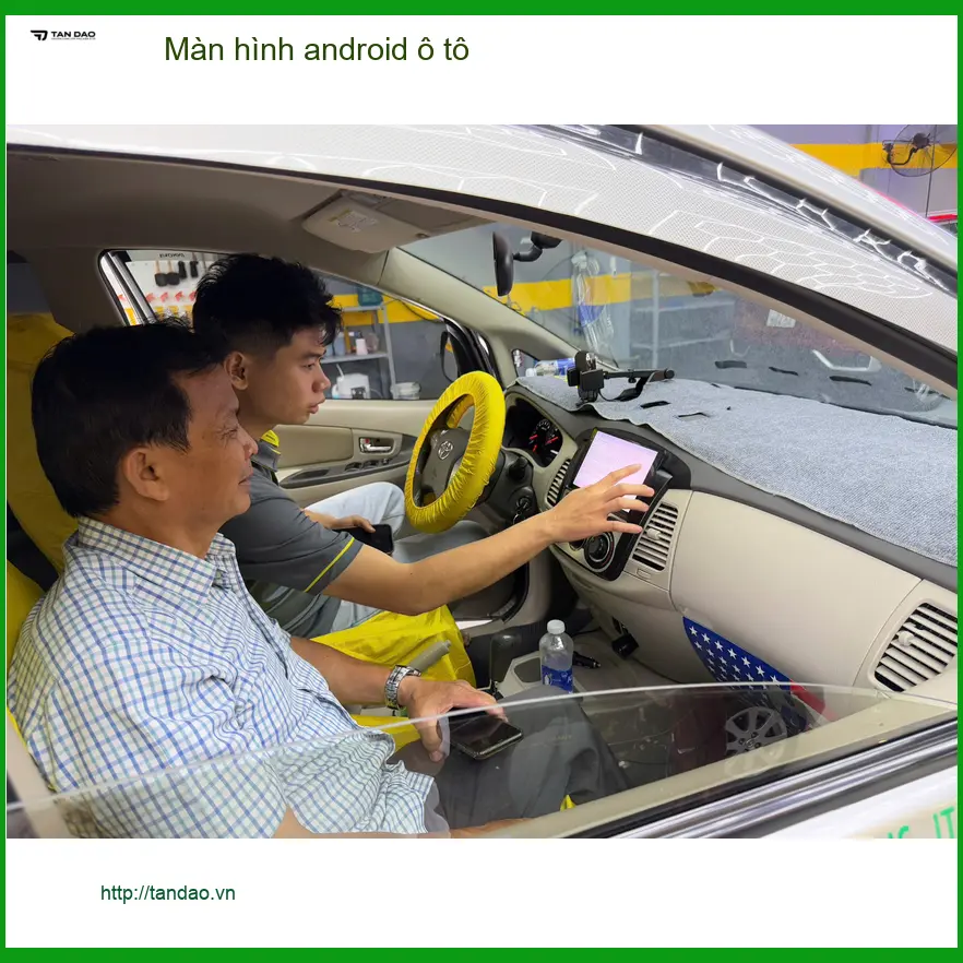 Cô Tuyết lắp màn hình Android ô tô Honda CRV tại Quận 1 xem Youtube và bản đồ ảnh thực tế 4