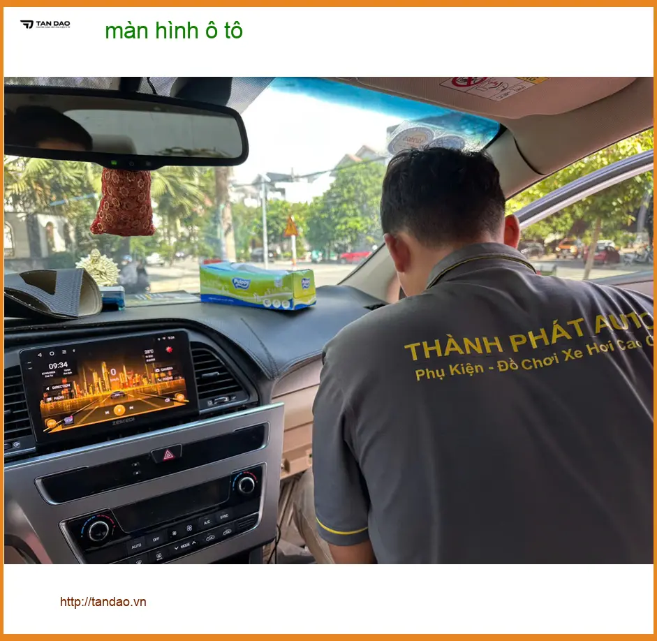 Chị Thanh lắp màn hình ô tô cho Hyundai Creta tại Củ Chi để dễ dẫn đường khi về quê