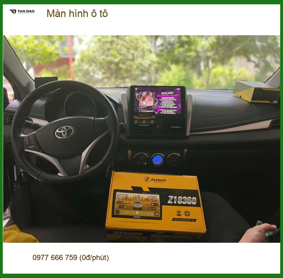 Anh Nam thay màn hình ô tô cho Toyota Camry tại Quận 4 vì màn hình cũ đã bị đơ
