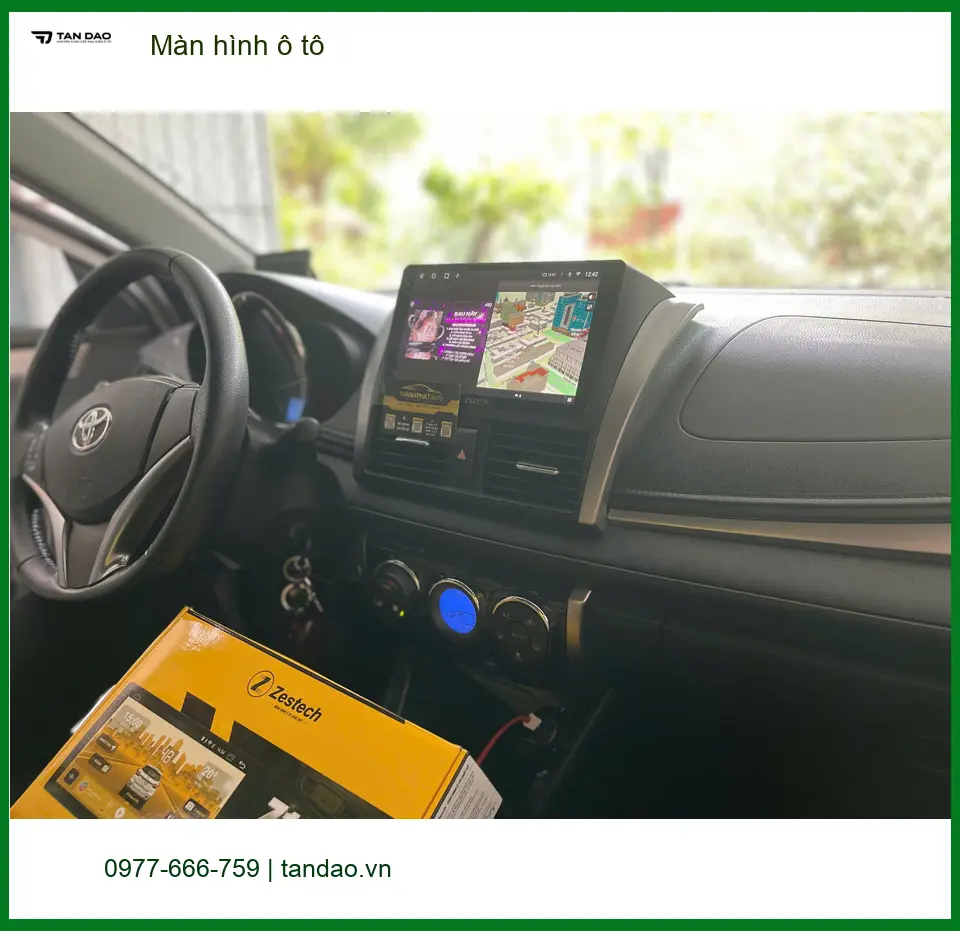 Anh Nam thay màn hình ô tô cho Toyota Camry tại Quận 4 vì màn hình cũ đã bị đơ ảnh thực tế 3