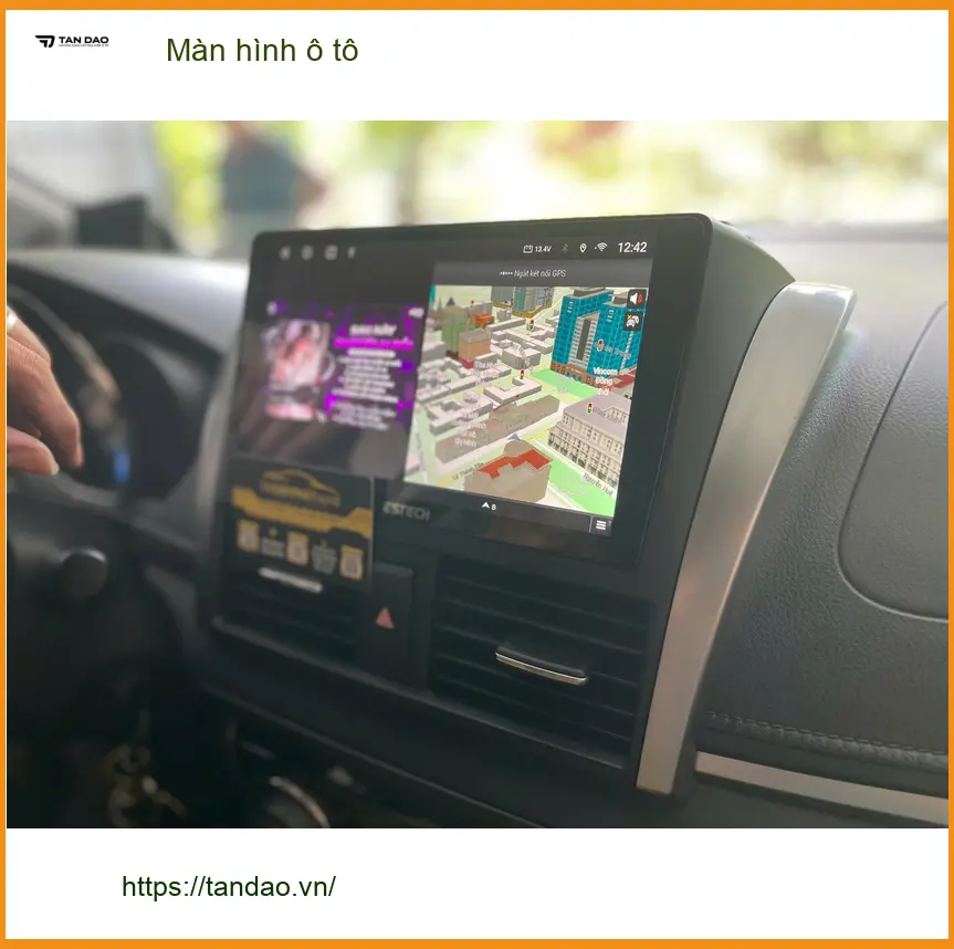 Anh Khang lắp màn hình ô tô Hyundai Santa Fe tại Quận Thủ Đức vì màn hình zin quá cũ ảnh thực tế 3