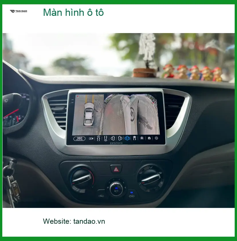 Cô Liên lắp màn hình ô tô Hyundai Kona tại Quận 9 do màn hình cũ hỏng.