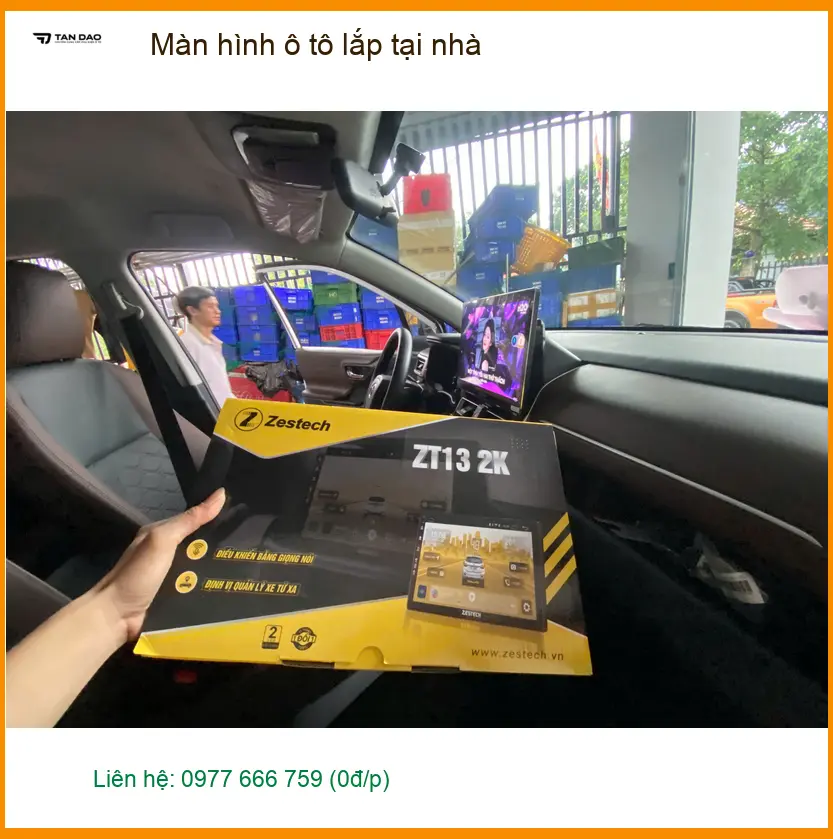 Chị Thảo lắp màn hình ô tô tại nhà cho Hyundai Accent ở Hóc Môn