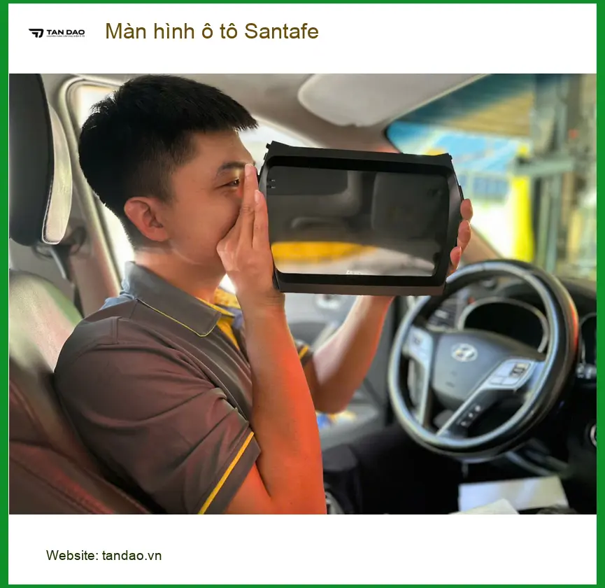 Anh Khải lắp màn hình ô tô Santafe tại Quận 2 để xem bản đồ, giải trí tiện lợi. ảnh thực tế 3