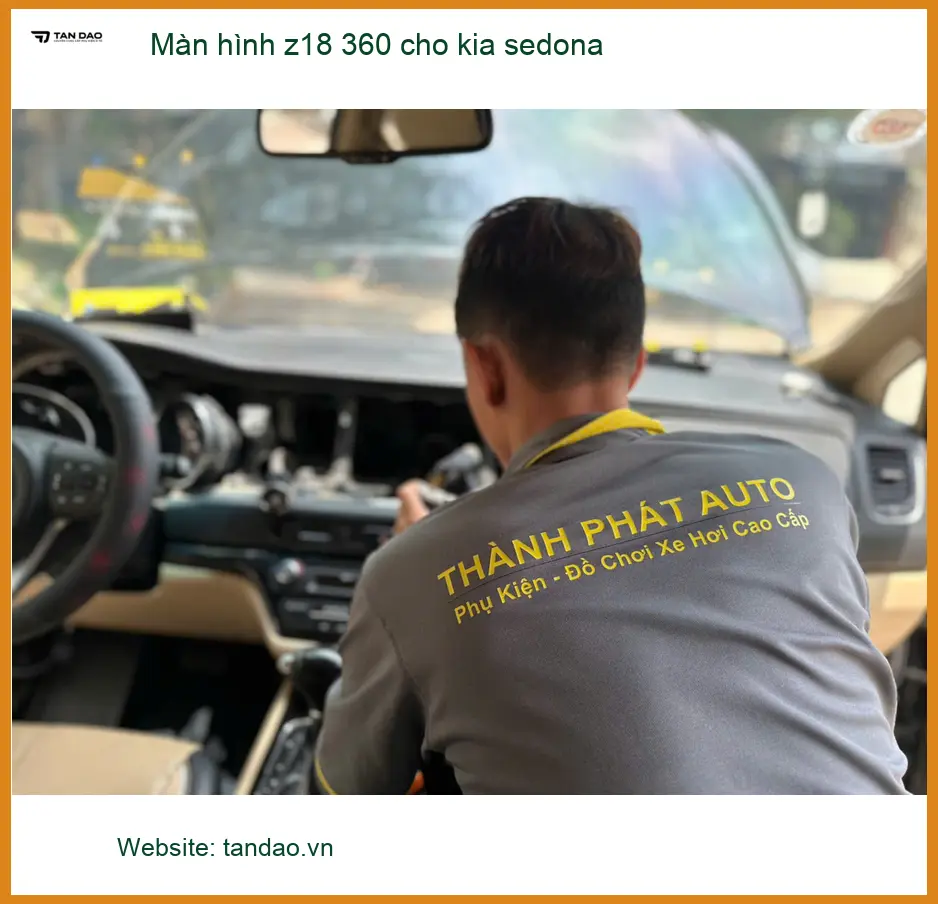 Chú Minh lắp màn hình Z18 360 cho Kia Sedona tại Quận 11 để dễ dàng lùi xe ảnh thực tế 3