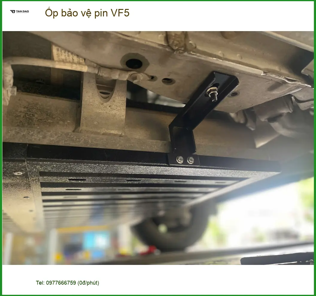 Anh Khang lắp ốp bảo vệ pin cho VinFast VF5 tại Quận Tân Bình trước rủi ro va chạm