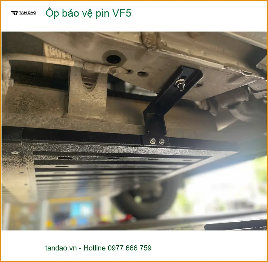 Anh Minh lắp ốp bảo vệ pin VF5 tại Quận 9 để an tâm di chuyển xa