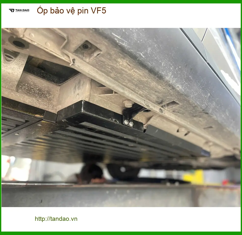 Anh Minh lắp ốp bảo vệ pin VF5 tại Quận 9 để an tâm di chuyển xa ảnh thực tế 2