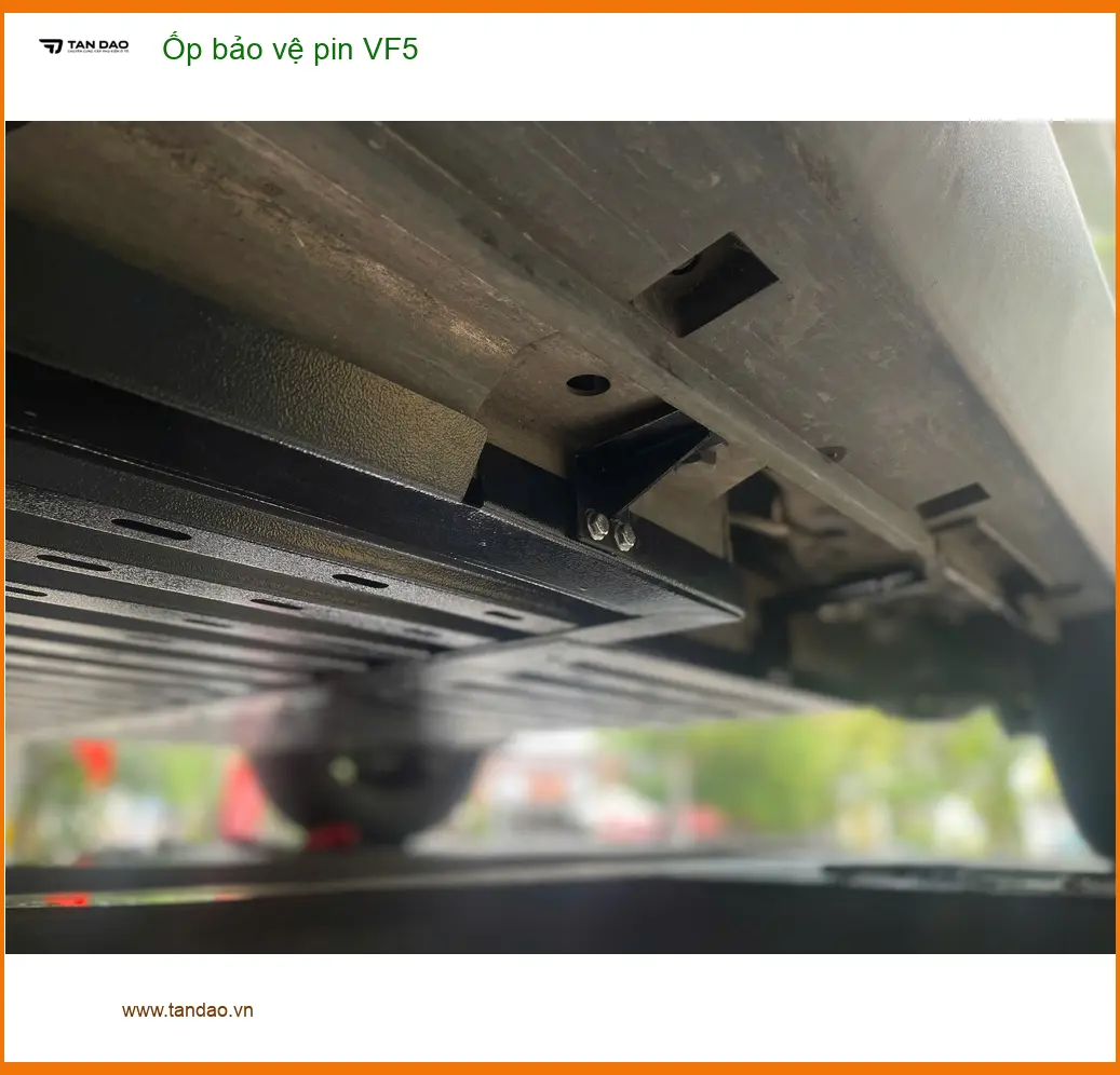 Anh Minh lắp ốp bảo vệ pin VF5 tại Quận 9 để an tâm di chuyển xa ảnh thực tế 3