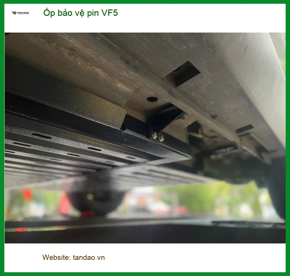 Anh Khang lắp ốp bảo vệ pin VinFast VF5 tại Cần Giờ để bảo vệ pin khi di chuyển xa ảnh thực tế 2