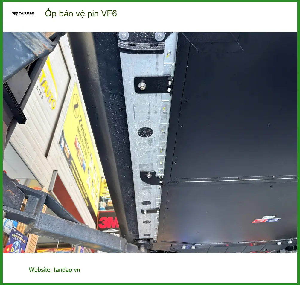 Chị Hằng lắp Ốp bảo vệ pin VF6 tại Nhà Bè tránh hỏng hóc ảnh thực tế 2