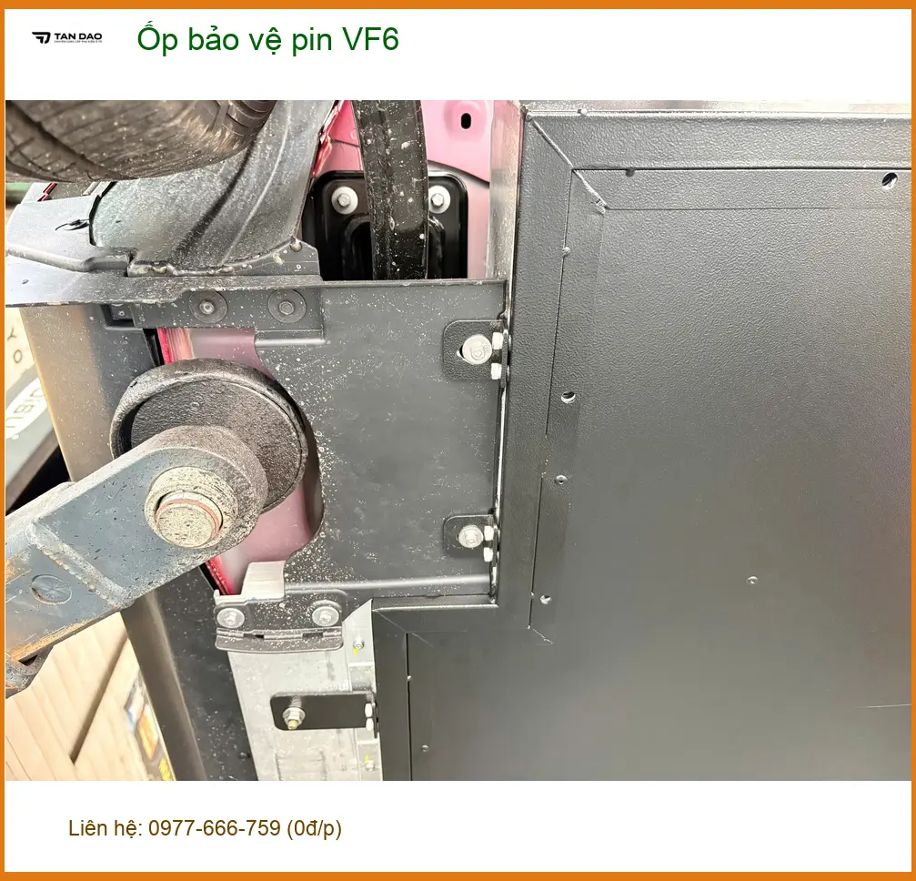 Chị Thảo lắp Ốp bảo vệ pin VinFast VF6 tại Quận 10 vì lo lắng trầy xước pin ảnh thực tế 2