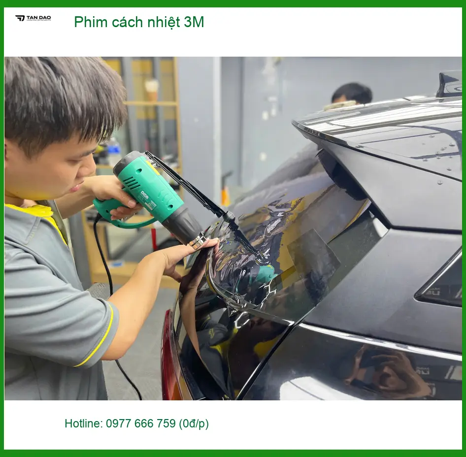 Chị Thảo dán phim cách nhiệt 3M cho Honda CR-V tại Quận 5 để chống nóng hiệu quả
