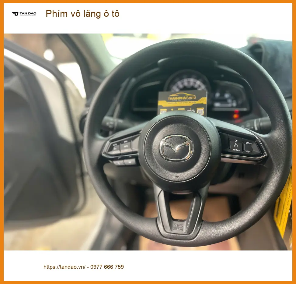 Anh Trọng lắp phím vô lăng ô tô cho Mazda 3 tại Quận 8 lái xe tiện lợi