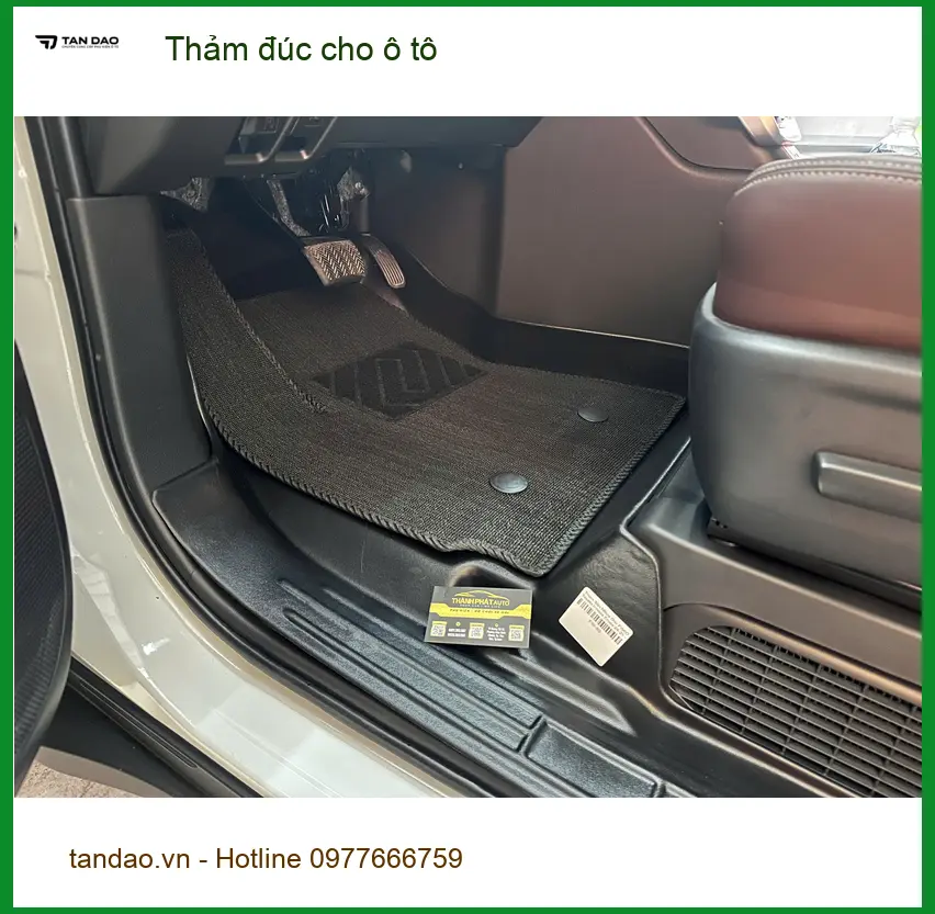 Chú Tấn lắp thảm đúc cho Hyundai Kona ở Quận 12 nội thất bền đẹp