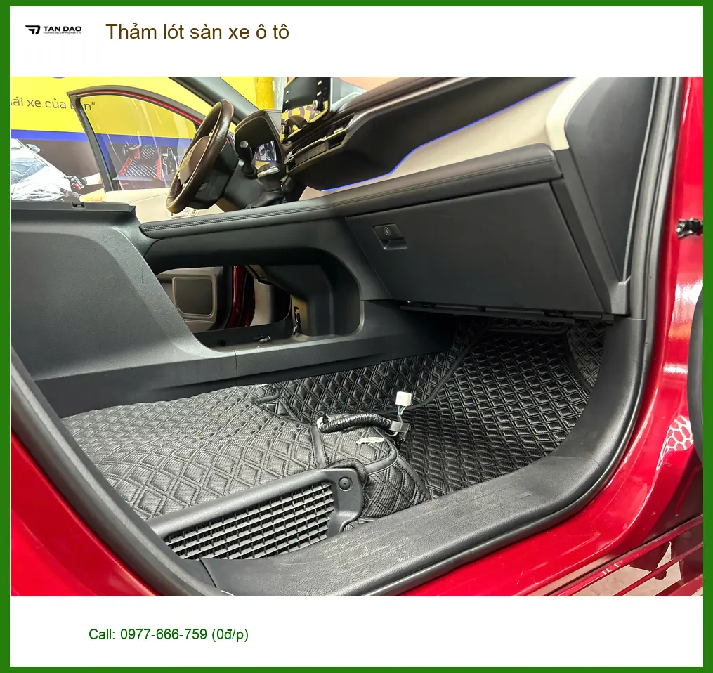 Chị Thảo chọn thảm lót sàn ô tô Hyundai Creta tại Quận 4 để dễ vệ sinh.