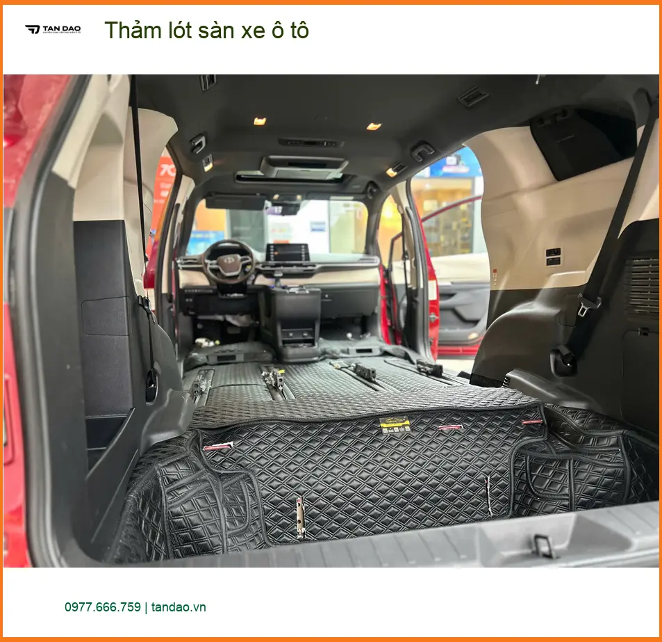 Chị Thảo chọn thảm lót sàn ô tô Hyundai Creta tại Quận 4 để dễ vệ sinh. ảnh thực tế 3