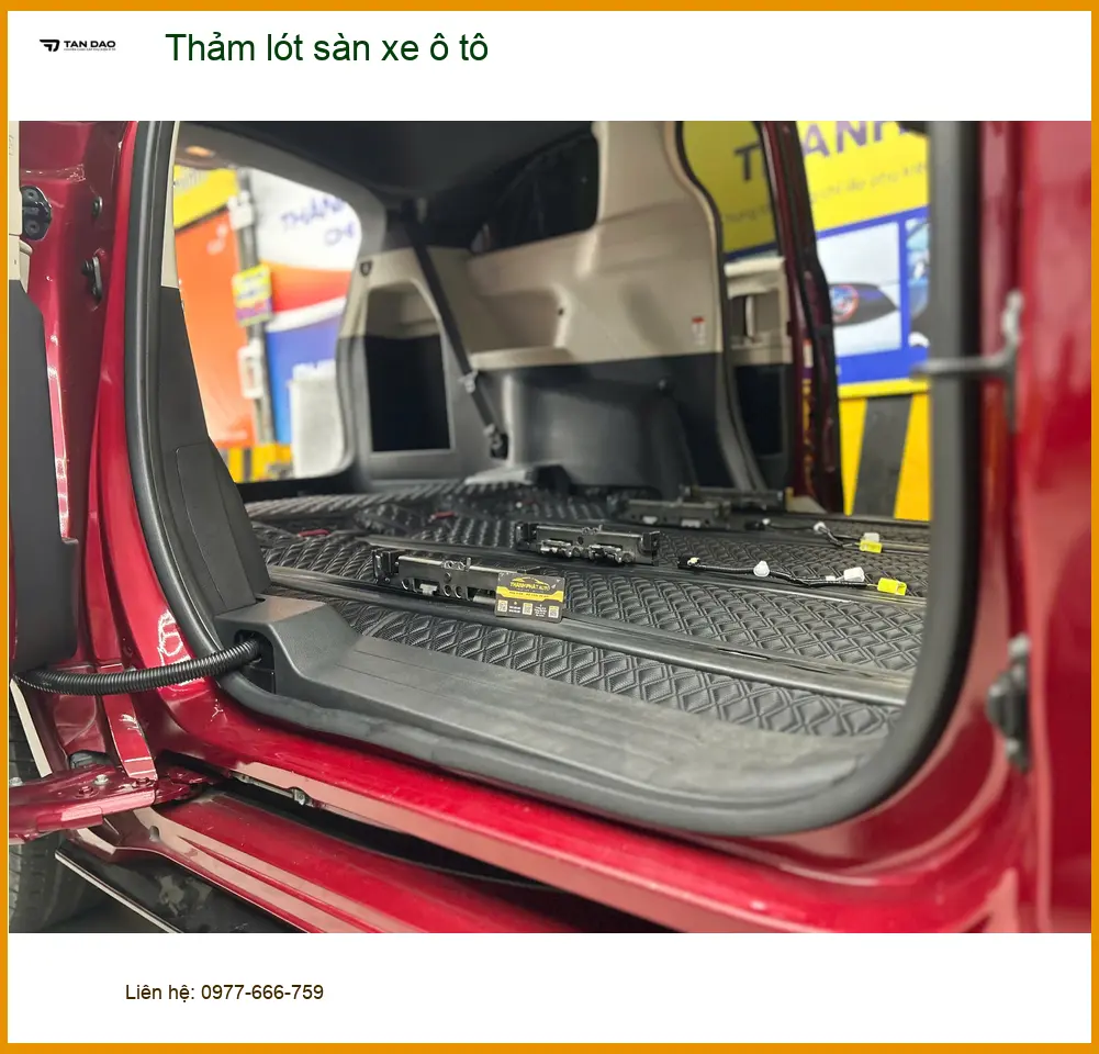 Cô Bích thay thảm lót sàn xe ô tô Mitsubishi Xpander Cross tại Quận 6 ảnh thực tế 5