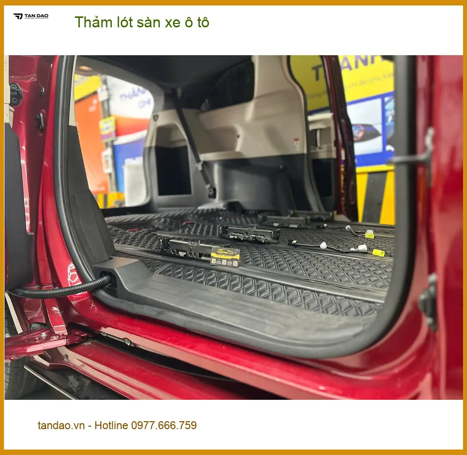 Chị Minh Thư thay thảm lót sàn ô tô Hyundai Accent Quận 12 cho sạch xe ảnh thực tế 4