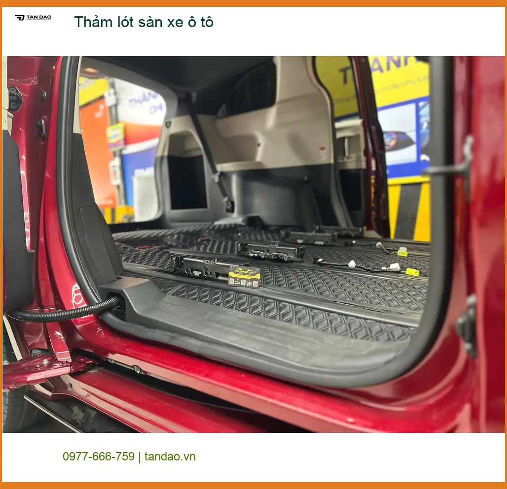 Chị Linh thay thảm lót sàn ô tô cho Toyota Raize ở Quận Bình Thạnh cho sạch sẽ ảnh thực tế 2