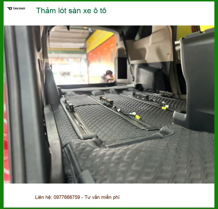 Chị Linh thay thảm lót sàn ô tô cho Toyota Raize ở Quận Bình Thạnh cho sạch sẽ ảnh thực tế 3