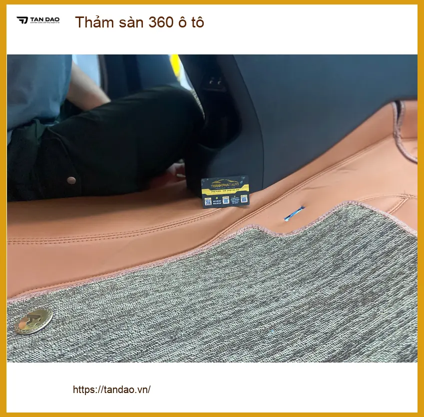 Anh Thành lắp thảm sàn 360 ô tô Ford Everest tại Quận 2 cho xe luôn sạch. ảnh thực tế 2