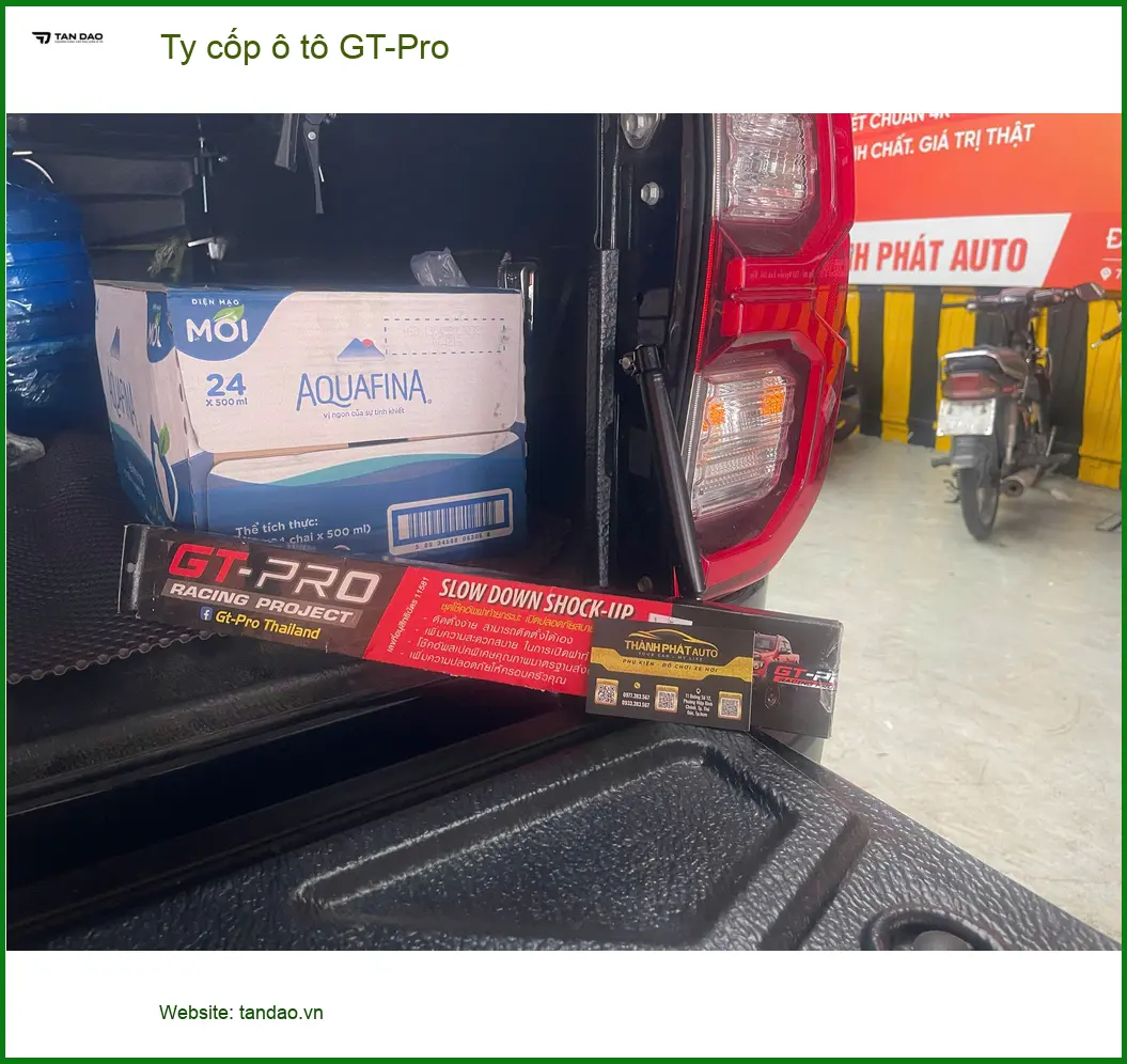 Anh Dũng lắp Ty cốp ô tô GT-Pro cho Santa Fe tại Quận 9 vì cốp zin nặng ảnh thực tế 2