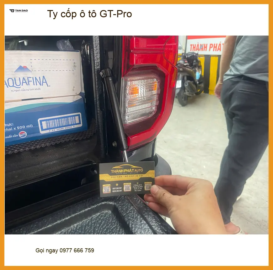 Chị Thanh lắp Ty cốp ô tô GT-Pro cho Honda CRV tại Quận 1 vì cốp nặng ảnh thực tế 2