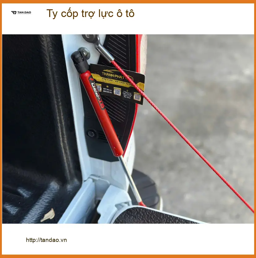 Anh Khôi lắp ty cốp trợ lực ô tô Mazda CX-5 tại Quận 12 để đóng mở cốp xe tiện lợi hơn ảnh thực tế 5