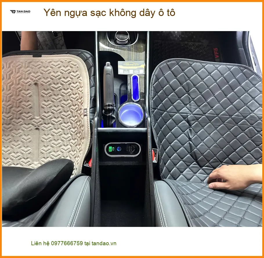 Anh Dũng lắp yên ngựa sạc không dây ô tô Honda HR-V Quận Gò Vấp để gọn gàng và tiện dụng ảnh thực tế 2