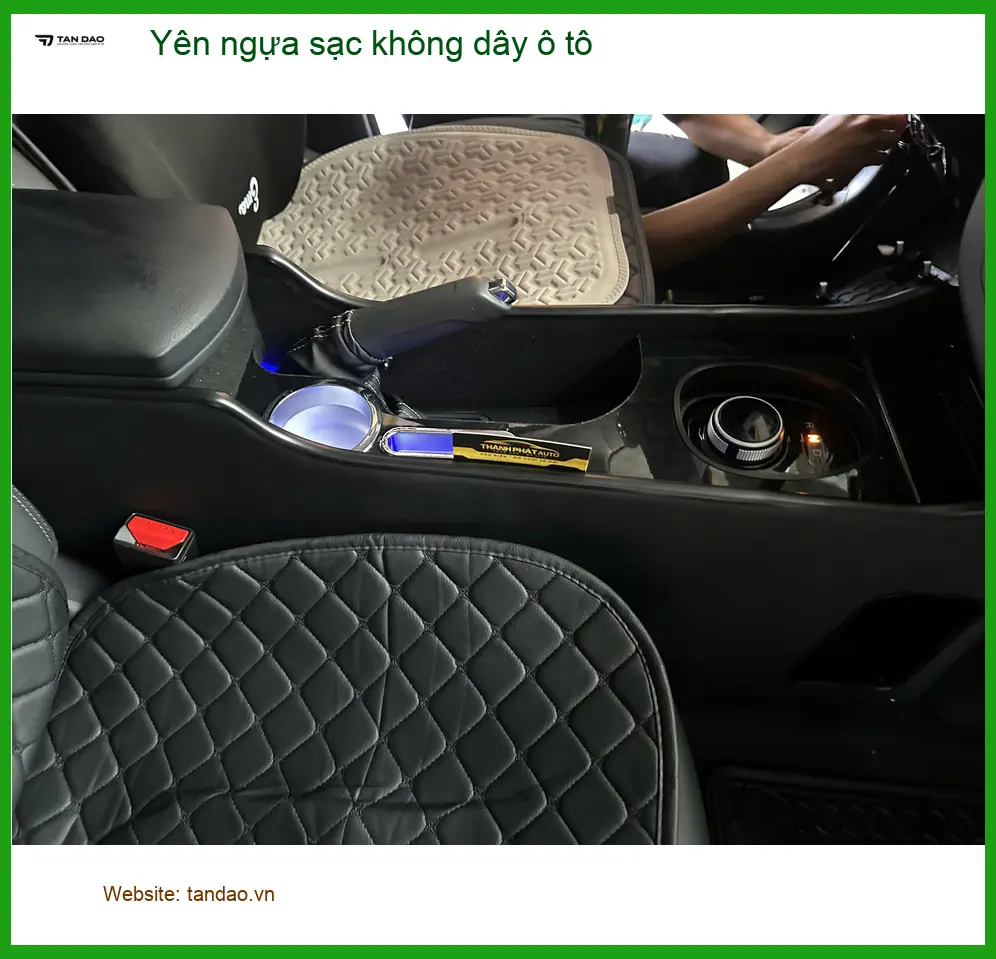 Anh Dũng lắp yên ngựa sạc không dây ô tô Honda HR-V Quận Gò Vấp để gọn gàng và tiện dụng ảnh thực tế 4