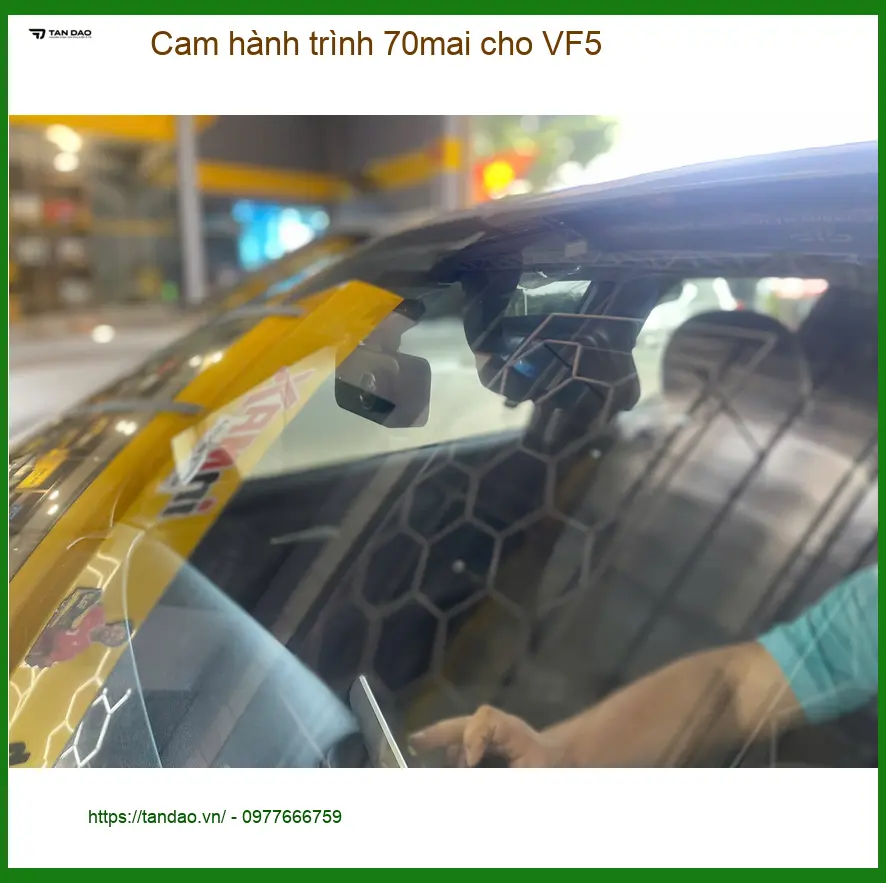 Chú Minh lắp cam hành trình 70mai cho VinFast VF5 tại Quận 9 để an tâm lái xe ảnh thực tế 4