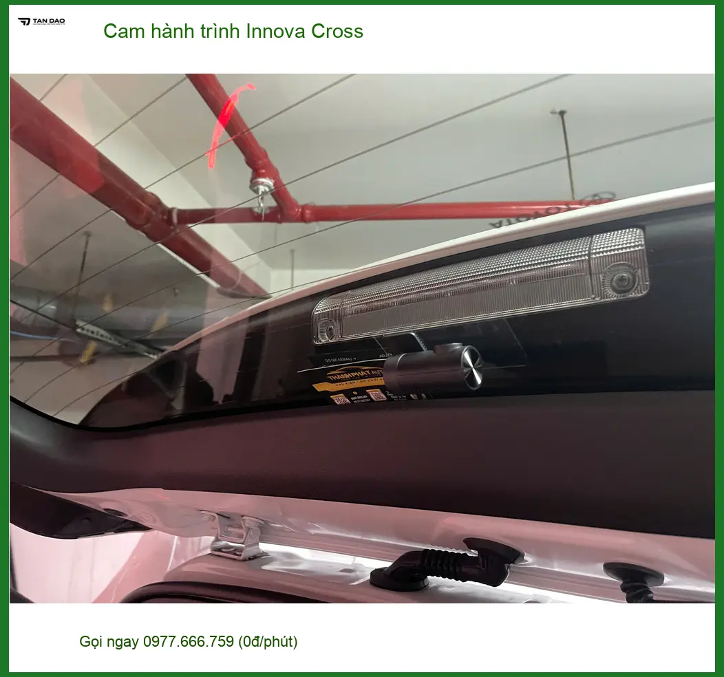 Chị Ngân lắp cam hành trình Innova Cross tại Quận 9 để an tâm khi di chuyển xa ảnh thực tế 2