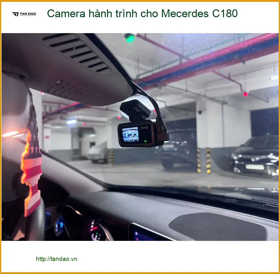 Chị Thảo lắp camera hành trình cho Mercedes C180 tại Quận 9 để an tâm hơn ảnh thực tế 3