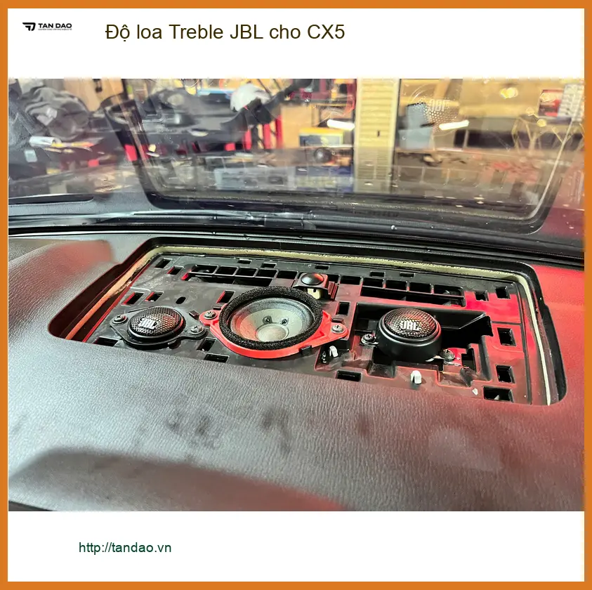 Anh Quang Minh độ loa Treble JBL cho Mazda CX5 tại Thủ Đức để âm thanh sống động hơn