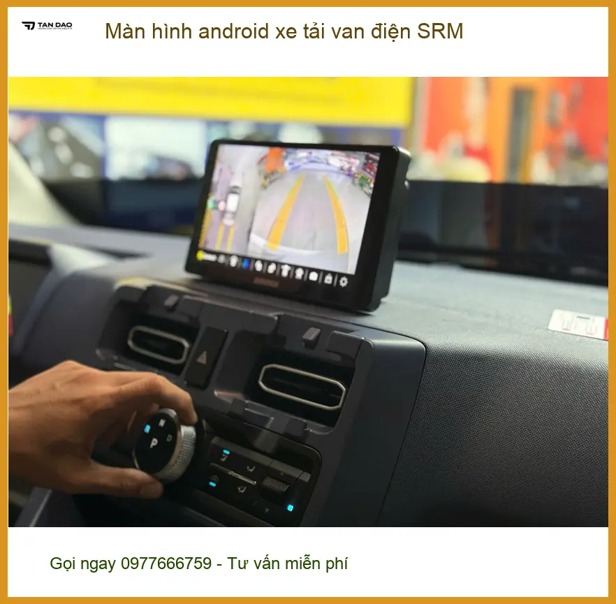 Chú Vĩnh lắp màn hình android xe tải van điện SRM tại Quận 12 uy tín, giá tốt ảnh thực tế 3