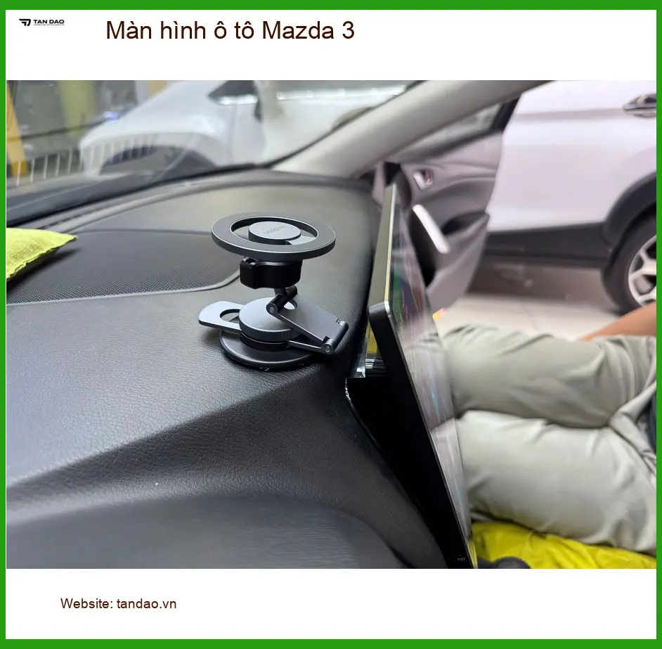Anh Tùng lắp màn hình ô tô Mazda 3 Quận 9 để trải nghiệm giải trí đỉnh cao ảnh thực tế 5